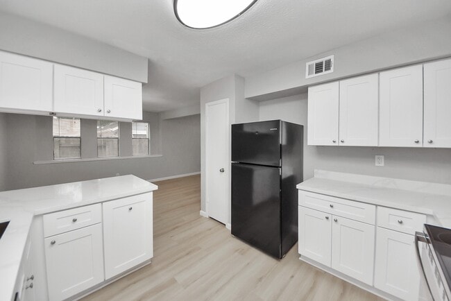 Building Photo - 3030 Ciderwood Dr