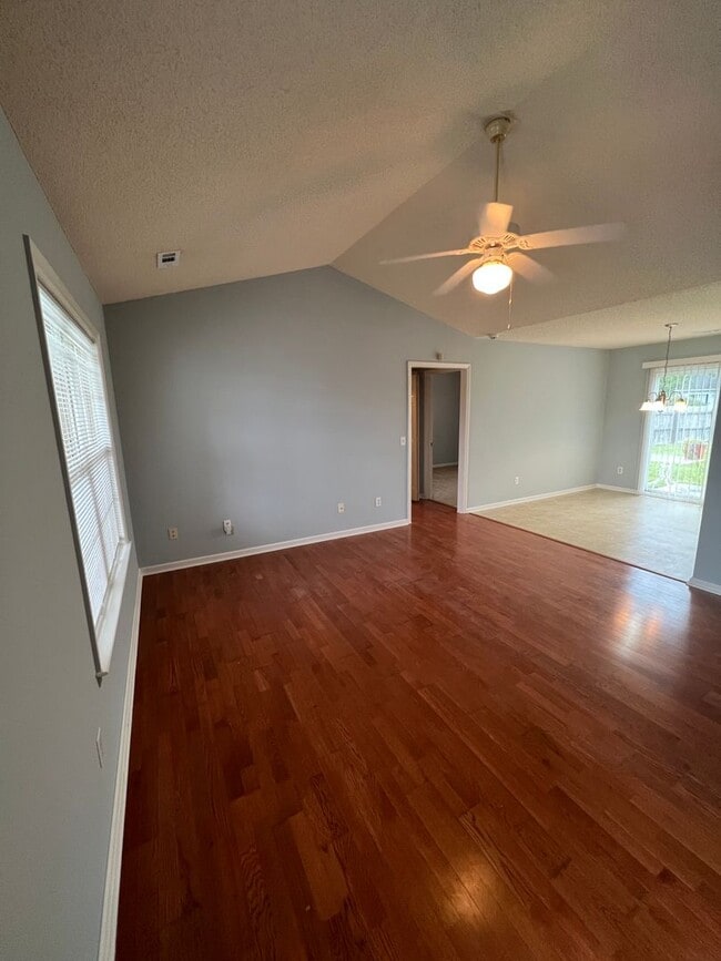 Building Photo - Welcome to this charming 3-bedroom, 2-bathroom home located in the desirable Ogden area of Whitne...