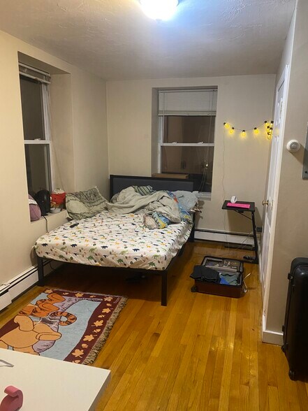 Building Photo - 28 Fleet St