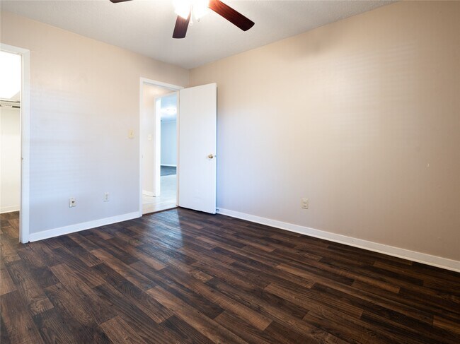 Building Photo - 2728 Encino Ave
