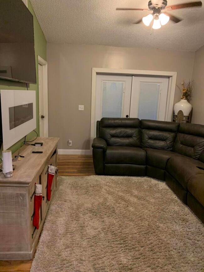 Building Photo - 1345 W 34th St