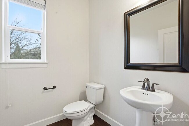 Building Photo - 15205 NE 102nd Way