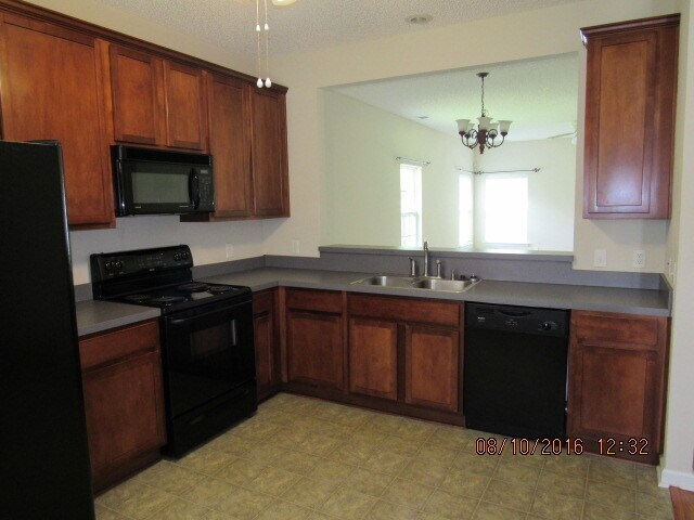 Building Photo - 758 E Bristol Way