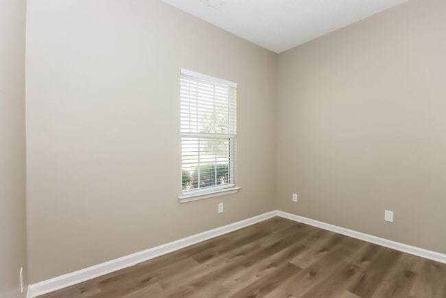 Building Photo - 107 Peterborough Dr