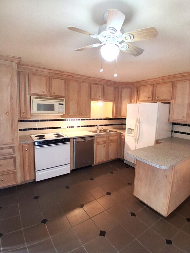 Building Photo - 7205 Beechnut St