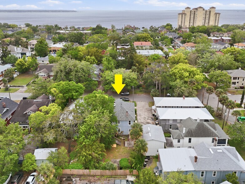 River aerial views - 2253 Herschel St