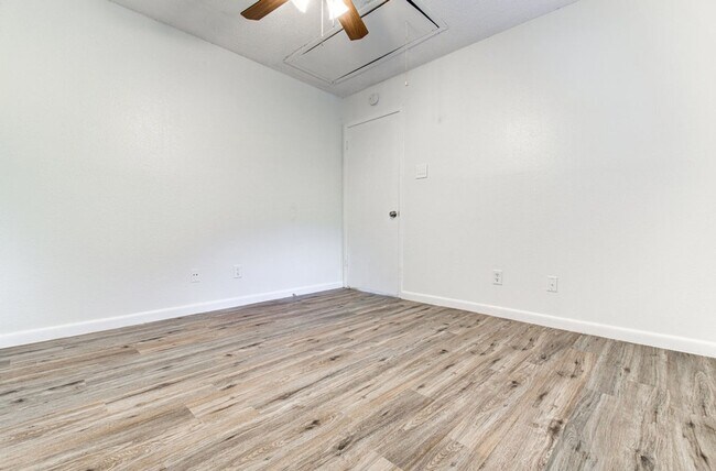 Building Photo - 2900 Jadewood Ct