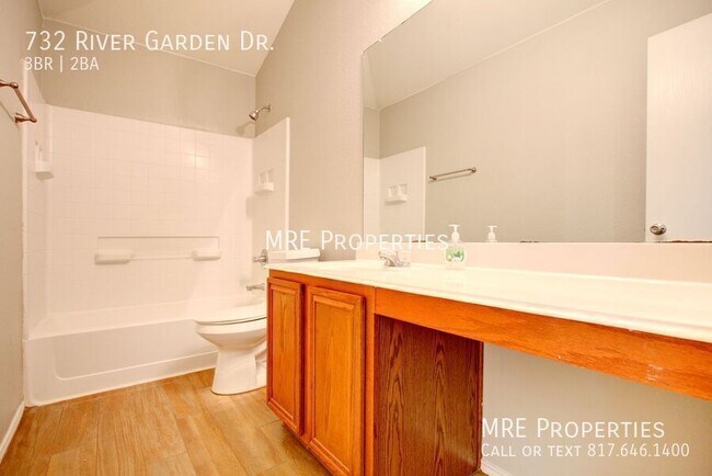 Building Photo - 732 River Garden Dr