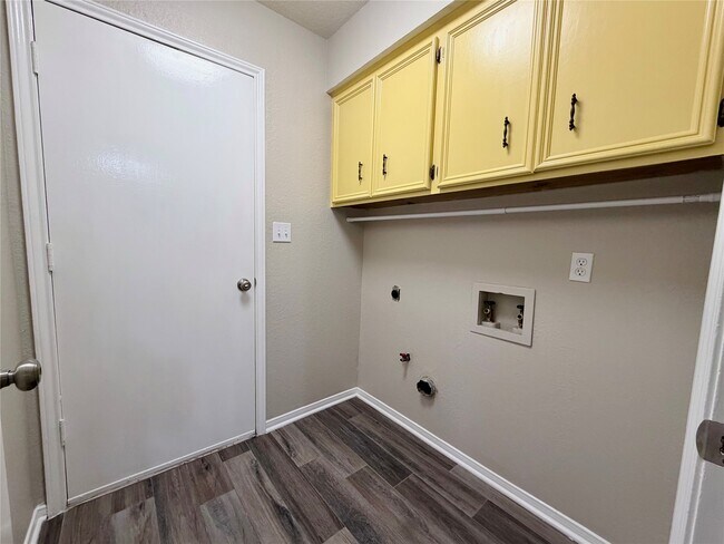 Building Photo - 2712 Monroe Ave