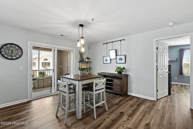 Building Photo - Fully furnished dream condo in Carolina Beach