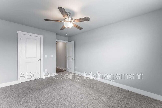 Building Photo - 410 Citation St