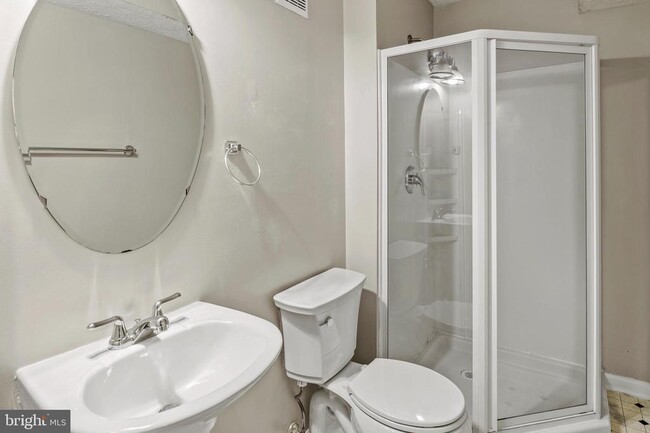 Building Photo - 8755 Thornbrook Dr