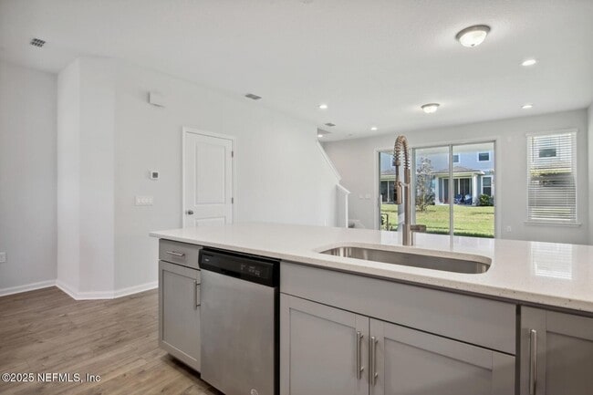 Building Photo - 95 Pinebury Ln