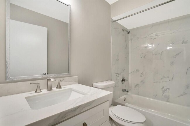 Building Photo - 5292 Buckhead Cir