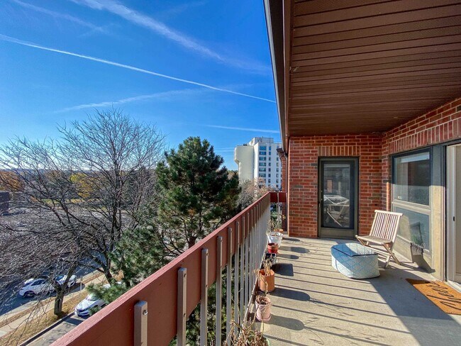 Building Photo - 601 N Segoe Rd