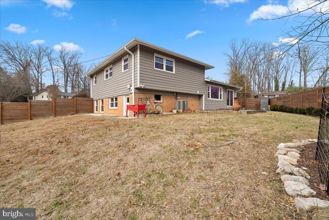 Building Photo - 7845 Brompton St