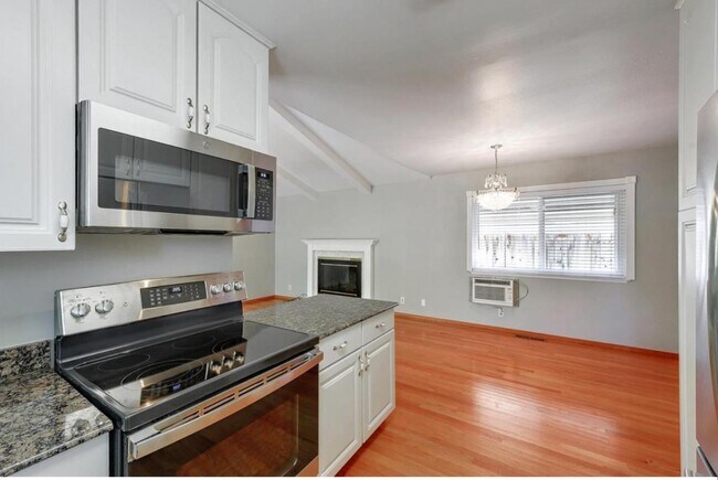 Building Photo - 6558 Crown Blvd