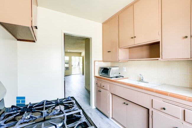 Building Photo - 1055 N El Centro Ave