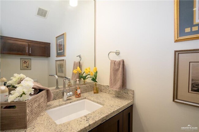 Building Photo - 21 Olympia Ave