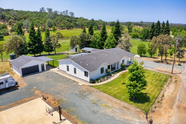 Building Photo - Escape to the Country – Beautiful 3 Bed, 2...