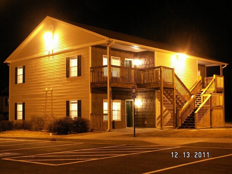 Building Photo - 7402 Courtyard Dr