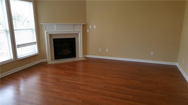 Building Photo - 2036 Executive Dr N