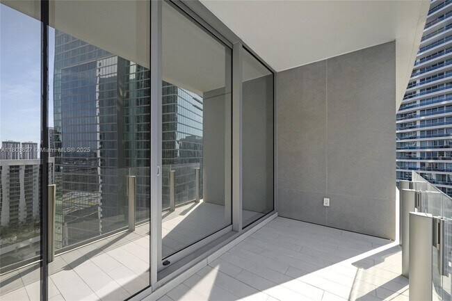 Building Photo - 300 Biscayne Blvd Way