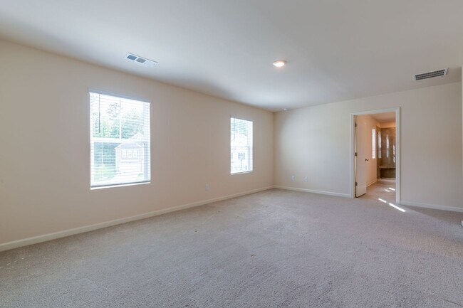 Building Photo - Spacious Family Home for Rent in Fairburn,...
