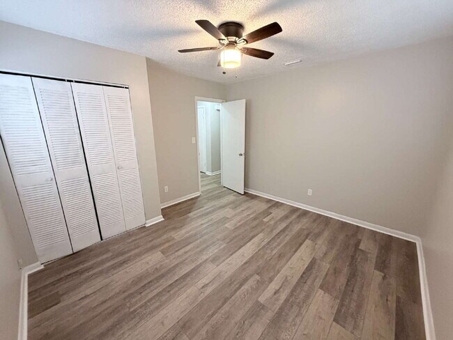 Building Photo - 3014 Reiter Dr