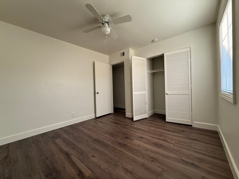 Building Photo - 15510 Oakbury Dr