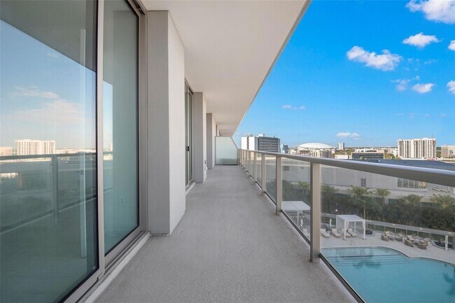 Building Photo - 400 Central Ave