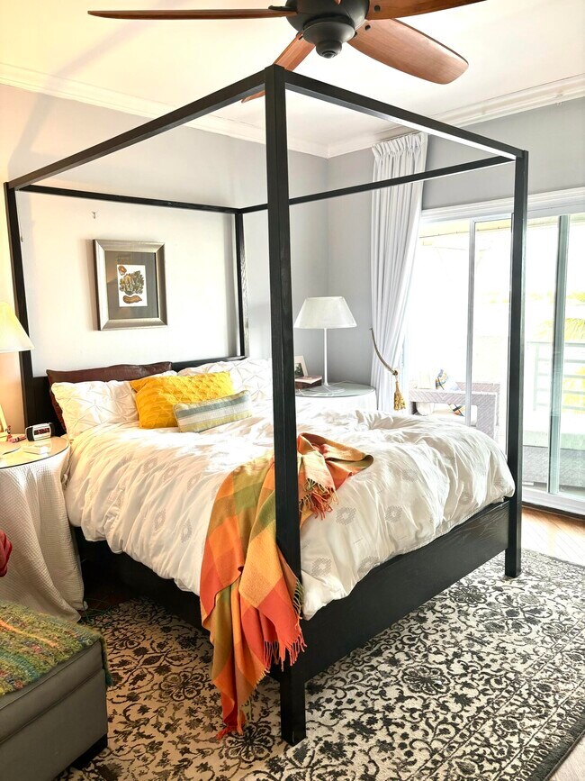 Building Photo - 328 N Lake Dr