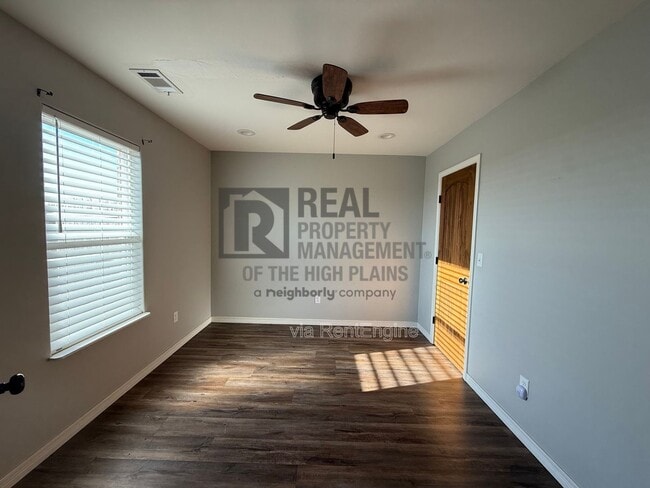 Building Photo - 13055 Raymond Rd
