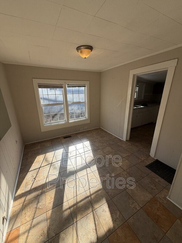 Building Photo - 1209 N Hyde Park Ave