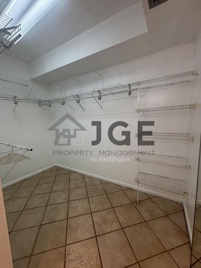 Building Photo - 12600 Sw Ct-5