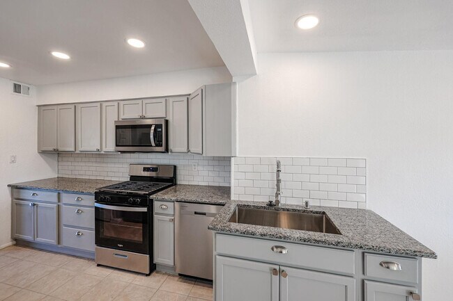 Building Photo - 11417 N Hacienda Dr