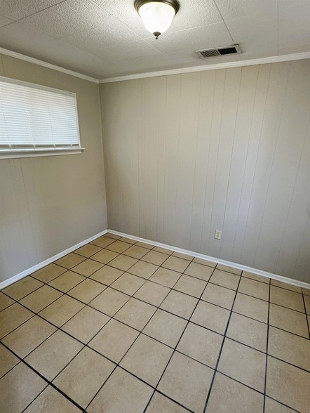 Building Photo - 1331 Colonial Rd