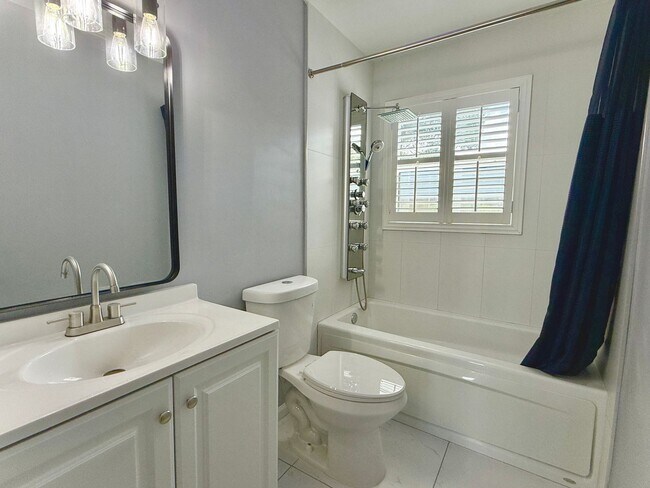 Building Photo - 1835 42nd Ave