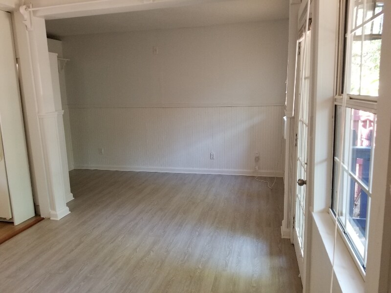 Building Photo - 878 10th Ave S