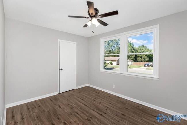 Building Photo - 4304 Lakeview Dr NW