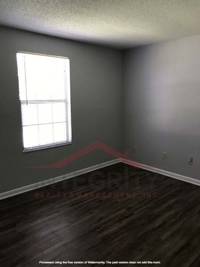 Building Photo - 3 bed/2 bath in Orange Park