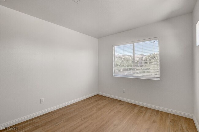 Building Photo - 1441 Iron Springs Dr