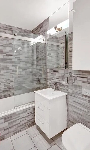 Building Photo - 248 Mott St