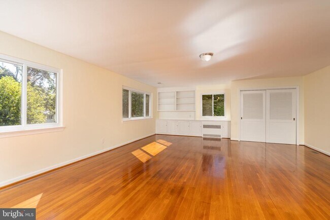 Building Photo - 6221 Walhonding Rd