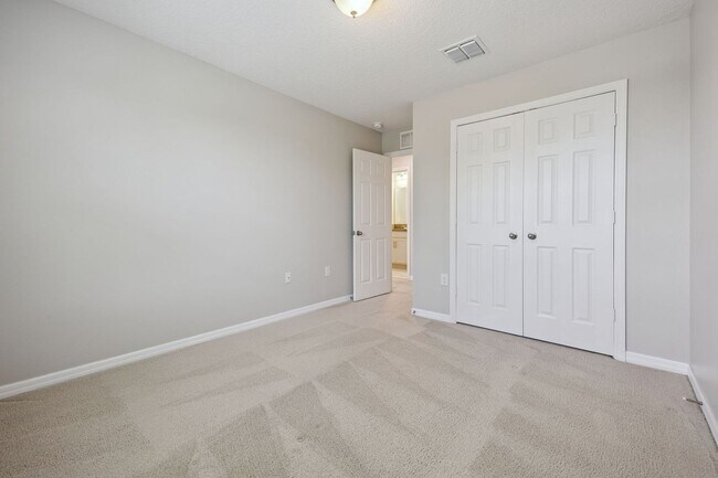 Building Photo - 3/2.5/2 Townhome in SummerLake