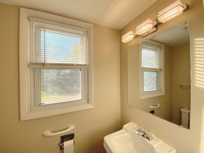 Building Photo - 2237 Wentworth Ave