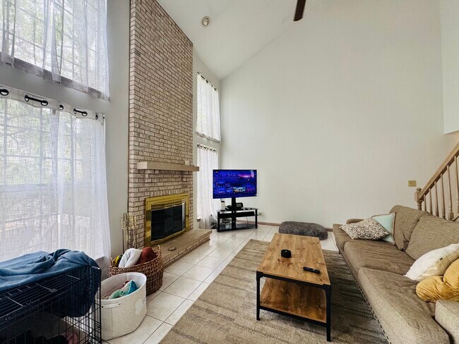 Building Photo - 2164 Seaver Ln