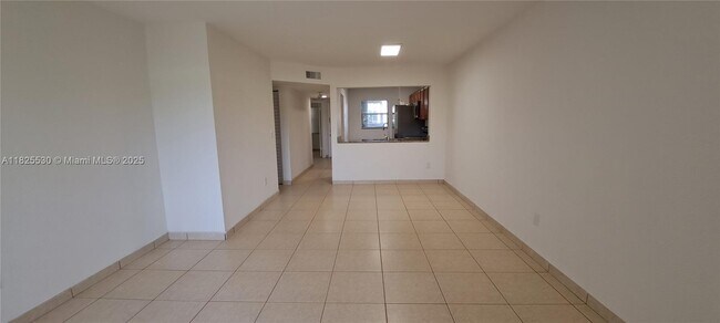 Building Photo - 842 NE 209th St