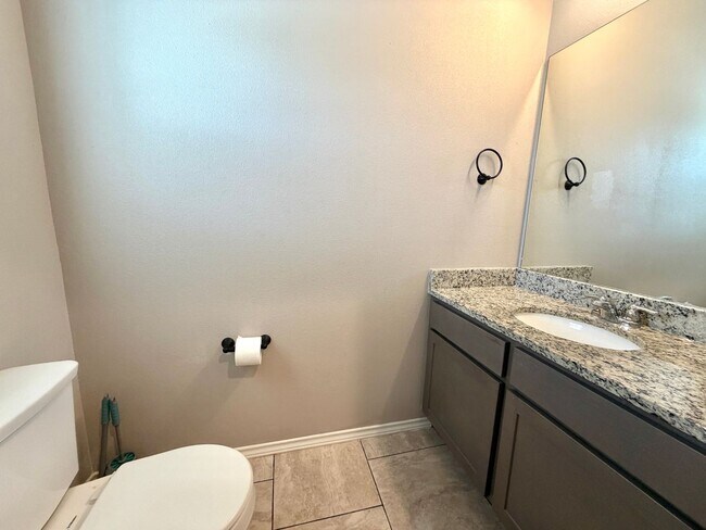 Building Photo - Corner Unit Townhome with 3 Bedrooms, Garage & Private Yard
