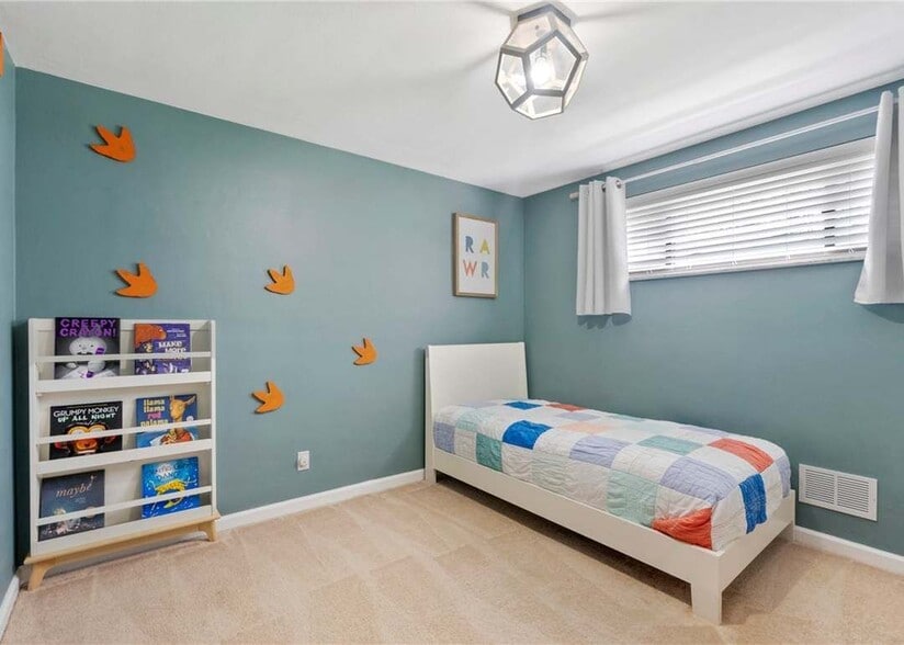 Building Photo - 699 Doris Dr